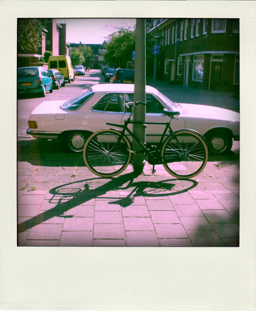 Fiets voor Adolf geparkeerd